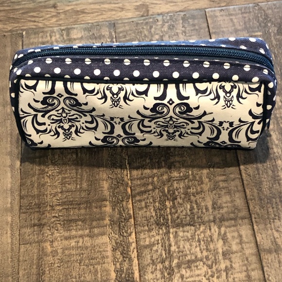 Essential Oil Bag-holds up to 10 oils. 5 or 15 ml size. Navy/white. NWT - Picture 3 of 7